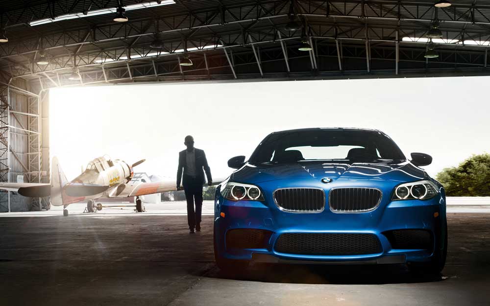 V8マッスルサウンド！ 新型BMW M5 (F10)がフル加速