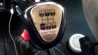 アメリカントラック! 13速MTの操作が良く判る映像