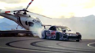 高橋啓介もビックリ? 4ローターRX7がニュージーランドの峠を爆走