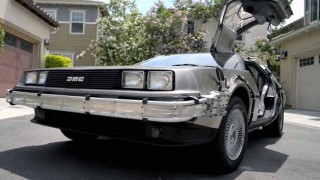 中古のデロリアンがタイムマシンに!? DMC-12を手に入れて 幸せな生活を送る男性のお話。