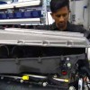 【動画】メルセデスAMGのエンジン製造工場に潜入! 一人のエンジニアがV8エンジンを手作りで組み立てる行程がカッコイイ！