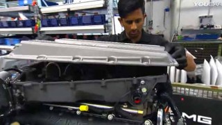 【動画】メルセデスAMGのエンジン製造工場に潜入! 一人のエンジニアがV8エンジンを手作りで組み立てる行程がカッコイイ!